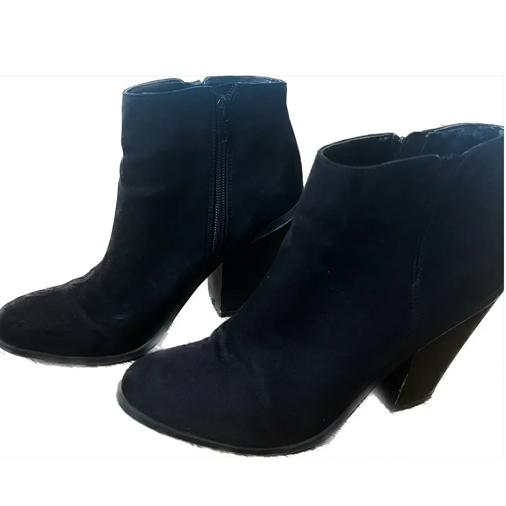Banana Republic hits ankle